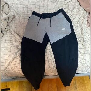 Nike Sportswear Tech Fleece pants size small Black/Dark Grey Heather/White